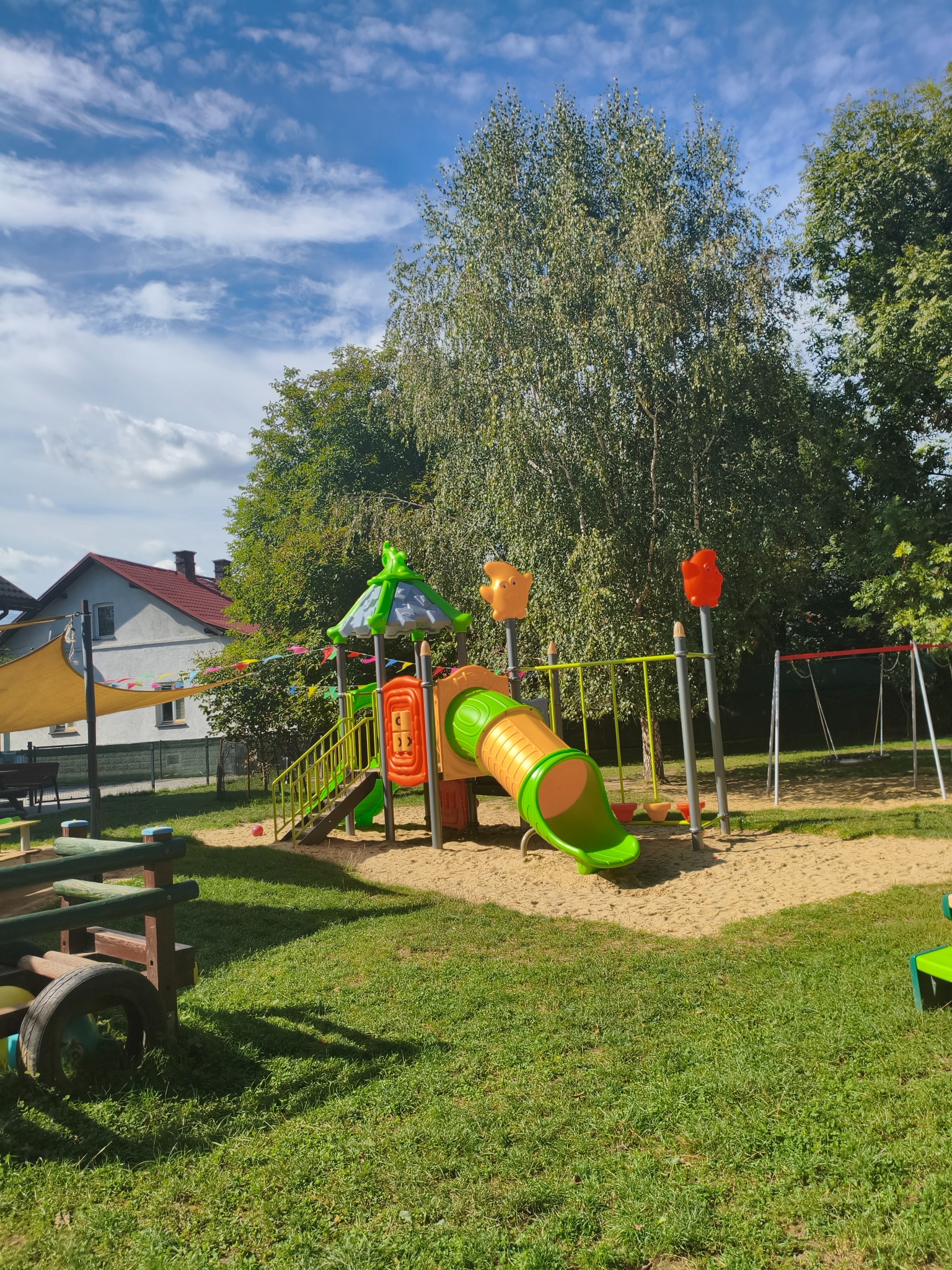 Przestrzeń i wyposażenie ogrodu Tęczowego Ogrodu